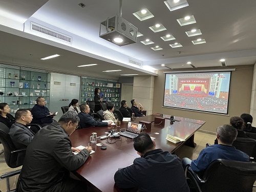 金年会中国 各级干部职工收看党的二十大开幕会